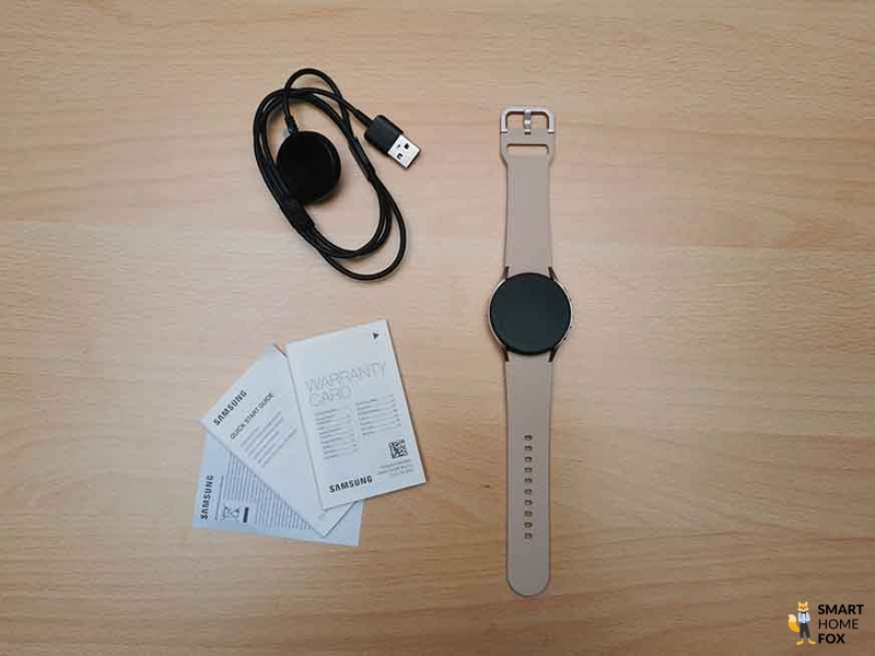 Galaxy Watch 4 и зарядка.